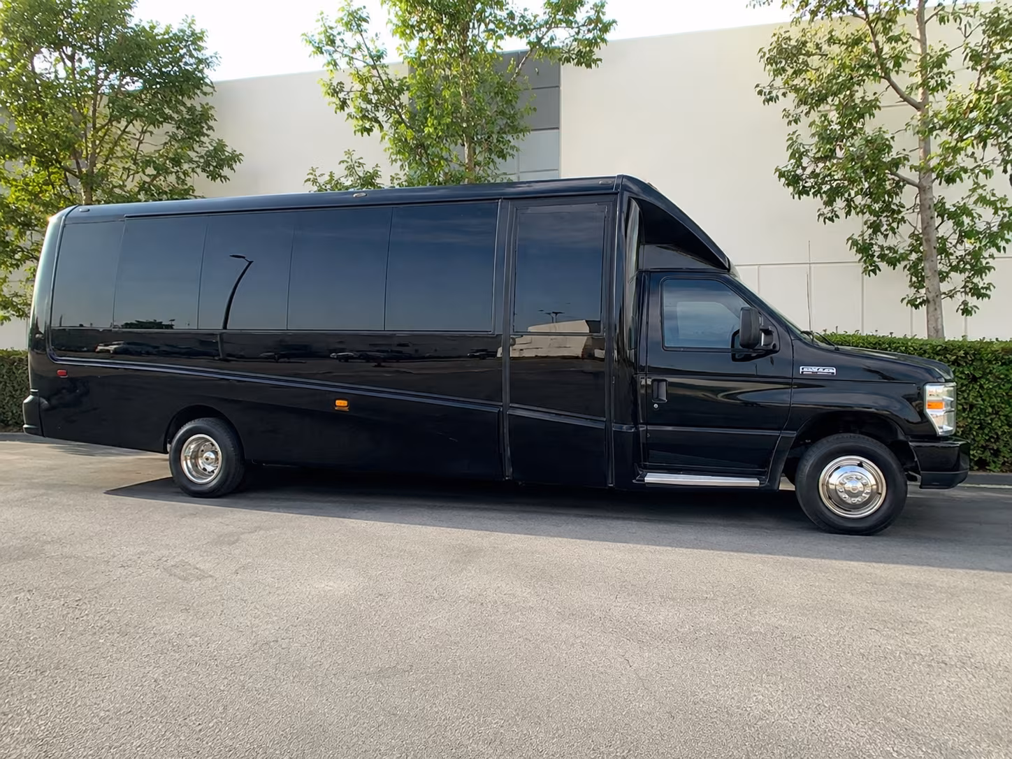 secure transportation for your next convention or trade show 1